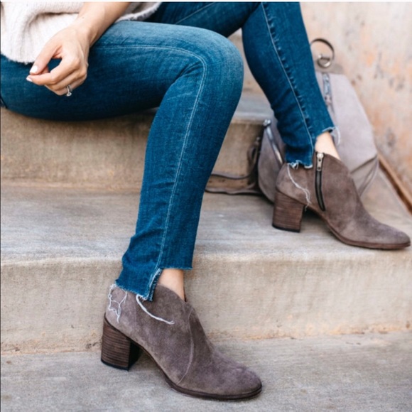 NEW FRYE Short Nora Zip Boots - 9 - Picture 8 of 14